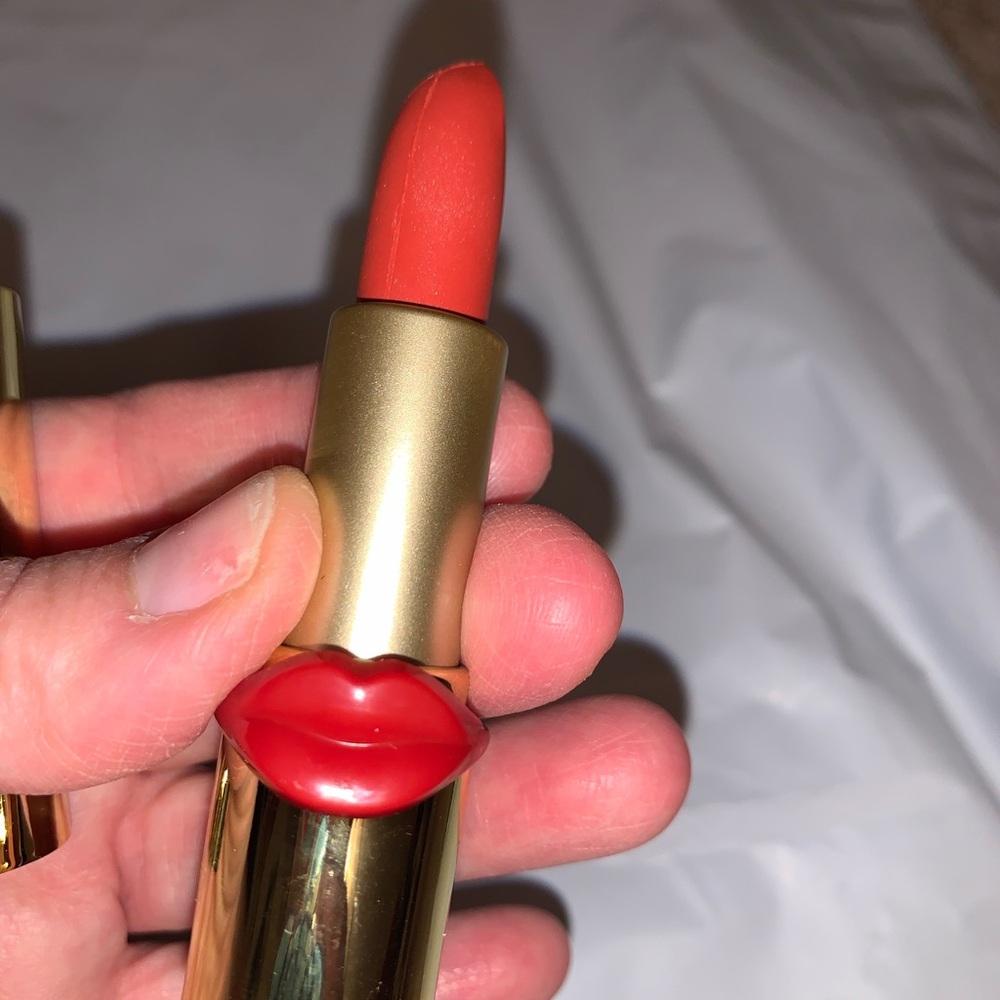 ELLEN TRACY Pink/red matte lipstick NEW. Gold and Red Lipstick with Lip Design